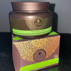 Moroccan gold series hair treatment mask. Never been used
